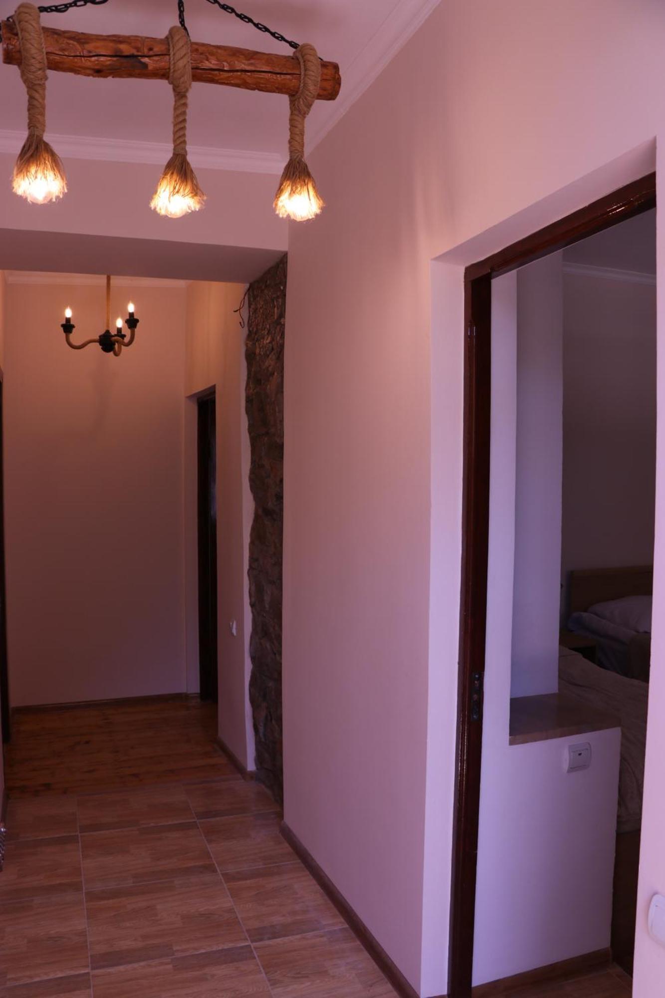 Legend Guest House Yekhegis Eksteriør bilde