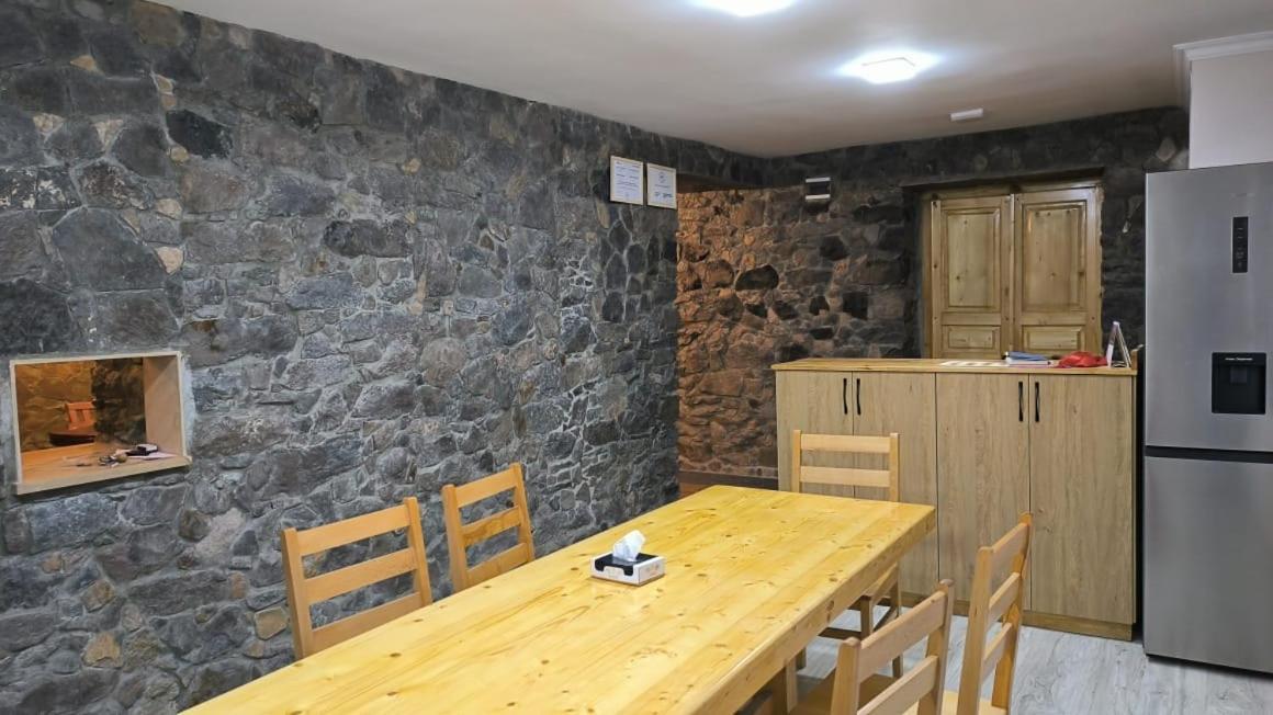 Legend Guest House Yekhegis Eksteriør bilde